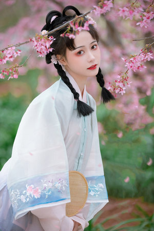 雍正含着她的乳尖h